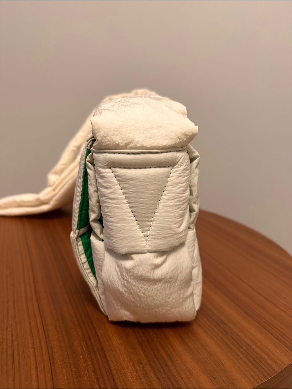 Bottega Veneta Cream Padded Cassette Shoulder Bag with Green Pouch - Picture 6 of 13